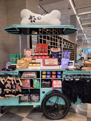 Bloomie's by Bloomingdale's by null