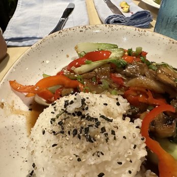 Holoholo Grill - Veggie stir fry - Hawaiian Near Me - Koloa, Hawaii Holoholo Grill - Veggie stir fry - Hawaiian Near Me - Koloa, Hawaii
