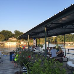Safe Harbor Harbors View - Harbors View Marina - patio dining