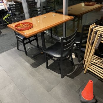Shell Shack - One of the many dirty tables left out for at least 15-20 minutes. - Seafood Near Me - Fort Worth, Texas Shell Shack - One of the many dirty tables left out for at least 15-20 minutes. - Seafood Near Me - Fort Worth, Texas