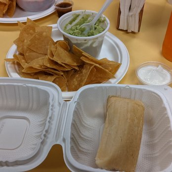 El Caracol Café - Guacamole and chips with an order of tamales - Mexican Near Me - Vancouver, British Columbia El Caracol Café - Guacamole and chips with an order of tamales - Mexican Near Me - Vancouver, British Columbia