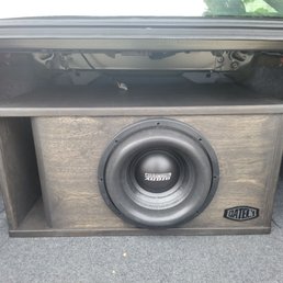 Custom enclosure, so good looking! Custom enclosure, so good looking!