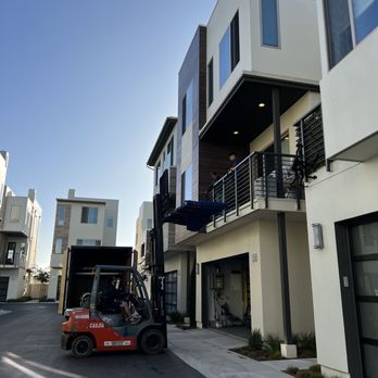 OFF-CZN - Mike using the forklift to bring down the concrete table from the second floor living room. - Movers Near Me OFF-CZN - Mike using the forklift to bring down the concrete table from the second floor living room. - Movers Near Me