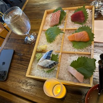 Maguro - Sashimi Delux - Sushi Bars Near Me - Brookline, Massachusetts