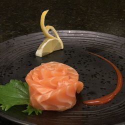 Bai Plu Thai & Sushi - Salmon sashimi