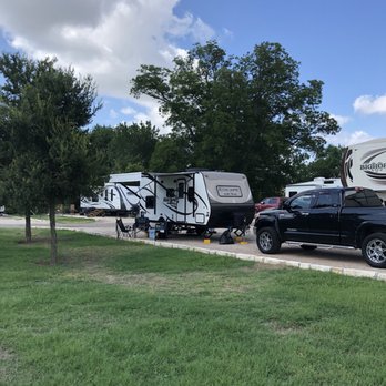 Flat Creek Farms RV Resort - RV Parks Near Me - Waco, Texas