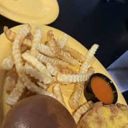 Hangar of Greenfield - Chicken sandwich with fries