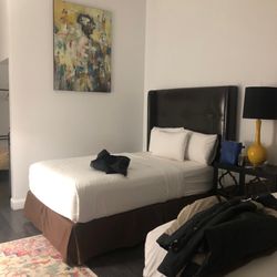 Carriage House Hotel