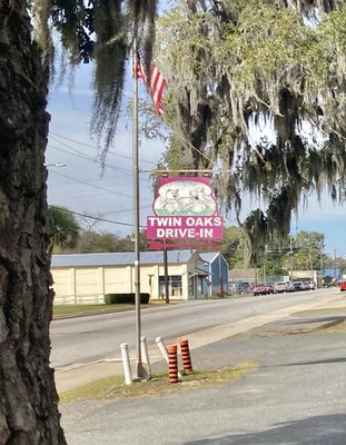 Twin Oaks BBQ by null