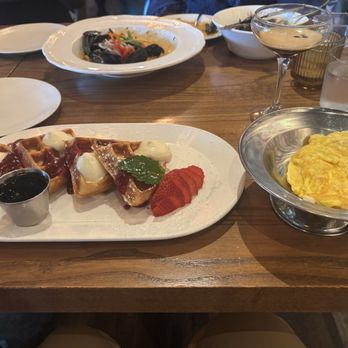 ATRIUM - Updated September 2025 - 610 Photos & 230 Reviews - 675 Ponce ...