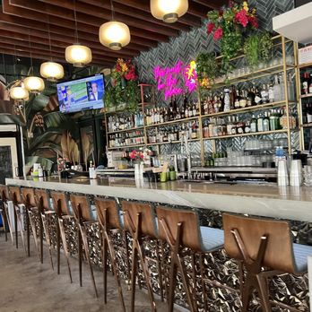 Straits - Honolulu - Bar Counter - Asian Fusion Near Me - Honolulu, Hawaii