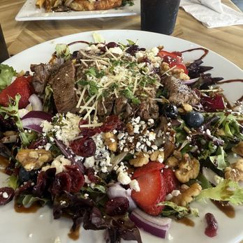 Vechos Eatery - Summer Steak Salad - American Near Me - Sacramento, California Vechos Eatery - Summer Steak Salad - American Near Me - Sacramento, California