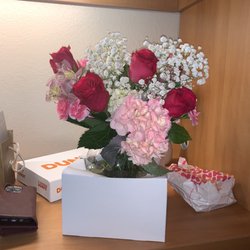 Oopsie Daisies - Excuse the background. But this arrangement is simply gorgeous.
