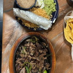 El Sombrero de Jalisco - The fajitas were a little tough with no seasoning