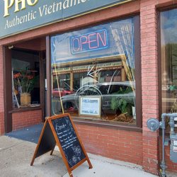 Pho Saigon Restaurant - Beautiful outdoor space and inviting.