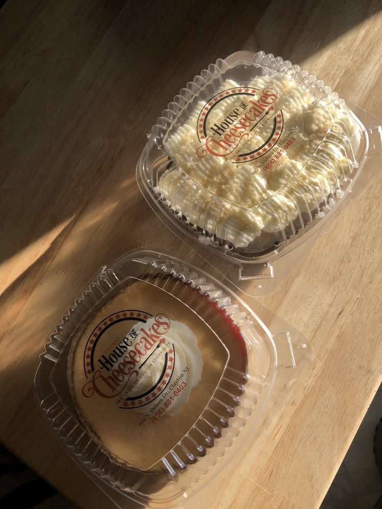 Yhanne's House of Cheesecakes Logo