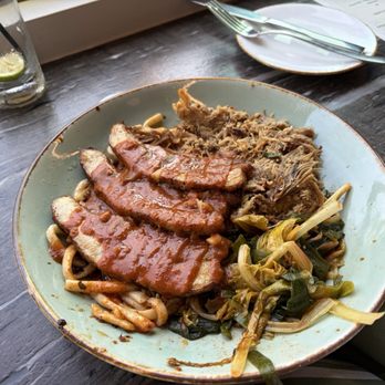 Love Farms - Whole pork - Breakfast & Brunch Near Me - West Dennis, Massachusetts Love Farms - Whole pork - Breakfast & Brunch Near Me - West Dennis, Massachusetts