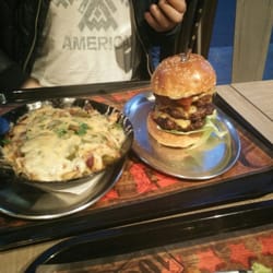 Duis-Burger - Der DuisBurger ( 3x 160 g) mit Chili Chesse Pommes