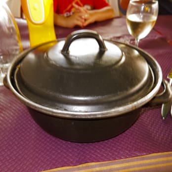 Au 10 Place du Marche - The dish of Mussles comes out in a pot. - Seafood Near Me - Palavas-les-Flots, 34