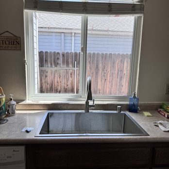 Noel's cleaning & windows - Kitchen interior window - Window Washing Near Me Noel's cleaning & windows - Kitchen interior window - Window Washing Near Me