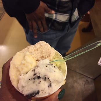 Carabé - Misto cup with vanilla, pistachio, almond and stracciatella. SO GOOD! - Ice Cream & Frozen Yogurt Near Me - Florence, FI