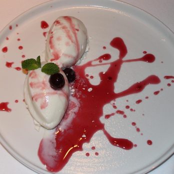 Golden View Open Bar - Black cherry gelato - Italian Near Me - Florence, FI