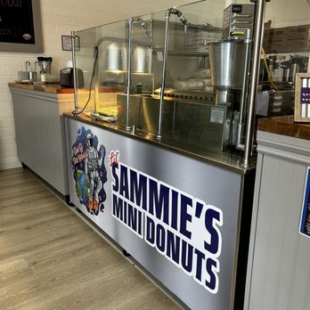 Lil Sammie's Mini Donuts - Desserts Near Me - Ventura, California