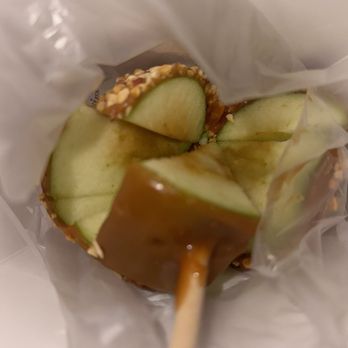 Kilwins Ice Cream - Chocolate - Fudge - Peanut caramel apple - Ice Cream & Frozen Yogurt Near Me - Fort Lauderdale, Florida Kilwins Ice Cream - Chocolate - Fudge - Peanut caramel apple - Ice Cream & Frozen Yogurt Near Me - Fort Lauderdale, Florida
