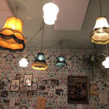Le Grand Guste - Inside is very kitschy - French Near Me - Marseille, 13 Le Grand Guste - Inside is very kitschy - French Near Me - Marseille, 13