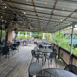 Isaac's Craft Kitchen & Brewery - East York - Back deck