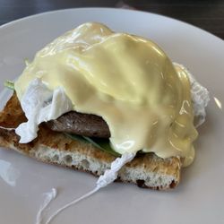Quay Street Cafe & Bar - Eggs bene With steak