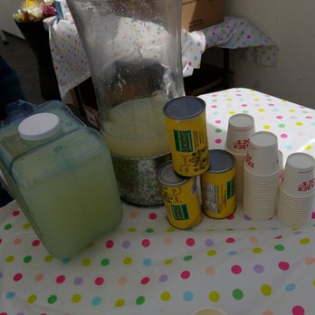 Trader Joe's - Free lemonade - Grocery Near Me - Pasadena, California