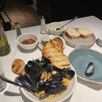 Viaggio Restaurant Chicago - Mussels - Italian Near Me - Chicago, Illinois Viaggio Restaurant Chicago - Mussels - Italian Near Me - Chicago, Illinois