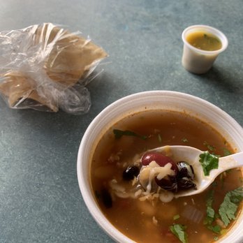 Chevo's - Sopa de frijoles con queso, tortillas, salsa verde picante - Mexican Near Me - Canutillo, Texas