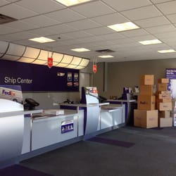 FedEx Ship Center - Nice open concept lobby; neatly organized with all of your shipping supplies