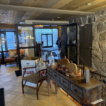 Ace's Run Restaurant & Pub - Inside - Pubs Near Me - Oakland, Maryland
