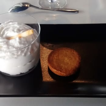 La Table du Belvédère - La merveilleuse mousse au chocolat blanc-coco! - French Near Me - Toulouse, 31 La Table du Belvédère - La merveilleuse mousse au chocolat blanc-coco! - French Near Me - Toulouse, 31