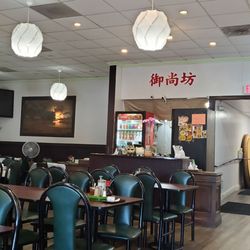 Golden Wok Bistro - Inside