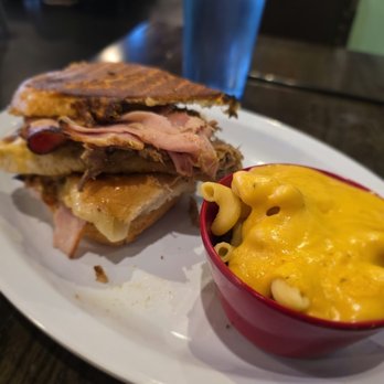 Jellybean and Julia's - Cuban Sandwich with mac & cheese, you should look at that mac & cheese - Barbeque Near Me - Coon Rapids, Minnesota