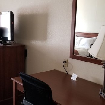 Quality Inn - Table and tv - Hotels Near Me - Benson, Arizona