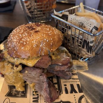 Hilltop Tavern - Tri-tip and queso - American Near Me - Woodway, Texas Hilltop Tavern - Tri-tip and queso - American Near Me - Woodway, Texas