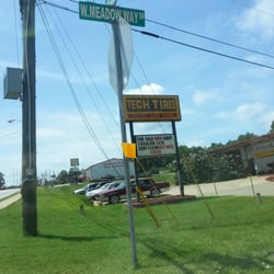Tech Tires - Street signage