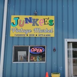Junkee's Vintage Market