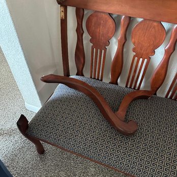 Petrolino Moves - Antique settee broken and unstable - Movers Near Me