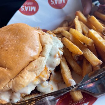 Mia's Table - Kickin' chicken sandwich - Southern Near Me - Cypress, Texas