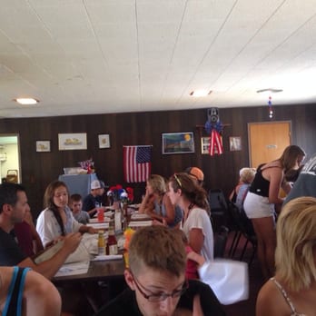 Wimpy's Marina - Busy for a Thursday afternoon! - Bars Near Me - Walnut Grove, California