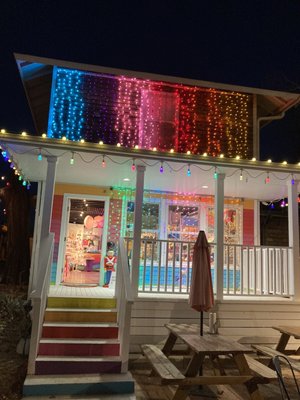 Common Dear (located inside Johnny and June) by null