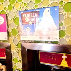 Menchie's Frozen Yogurt - Vanilla snow flavor