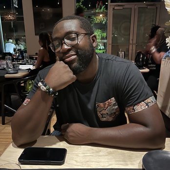 Bronzeville Winery - Date night - New American Near Me - Chicago, Illinois