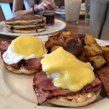 Eli's - Classic Benny, Eggs Benedict - Breakfast & Brunch Near Me - Natick, Massachusetts